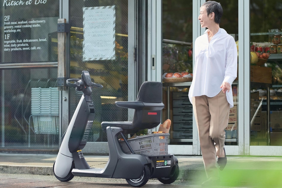 【モデル入り素材】C+walk S “Safety support”