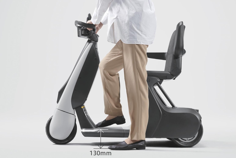 【モデル入り素材】C+walk S “Safety support”